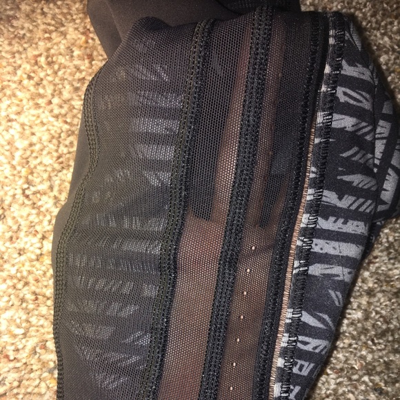 Black and grey mesh Lululemon leggings - Picture 4 of 8